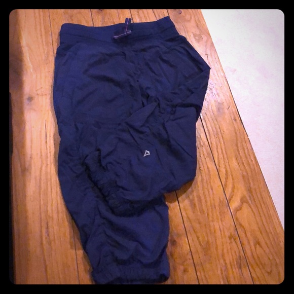 Ivivva Girls Navy Blue Size 10 Cropped Joggers - Picture 1 of 6